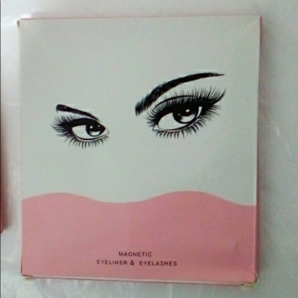 SET OF 3 PAIRS OF 3D MAGNETIC MINK LASHES WITH MAGNETIC EYELINER AND TWEEZERS - Picture 4 of 10